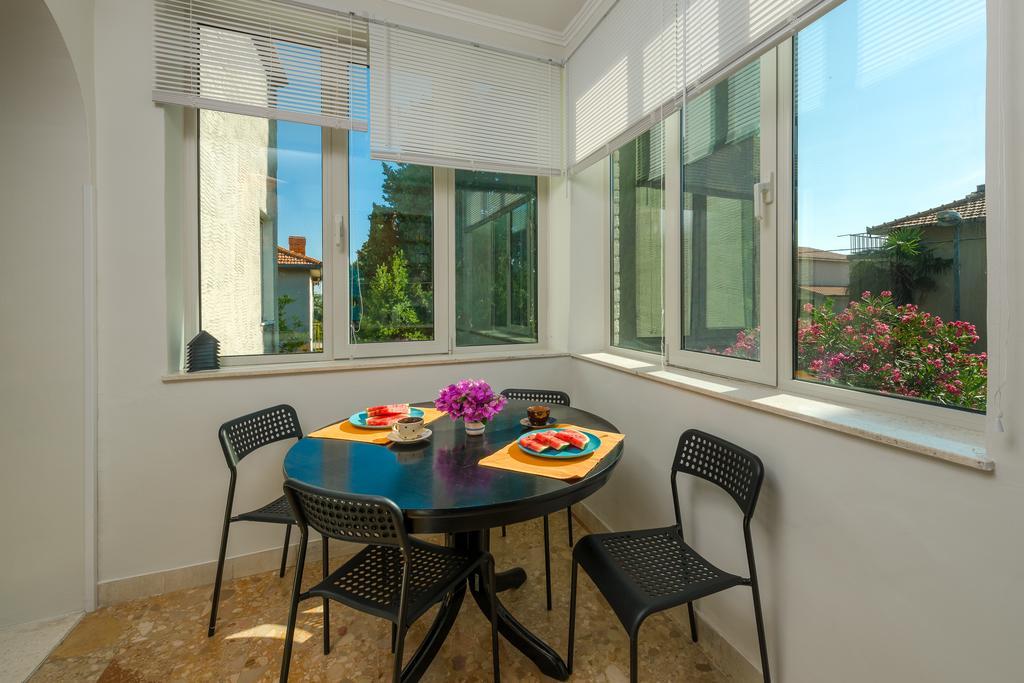 Garden Apartment Каштела Номер фото