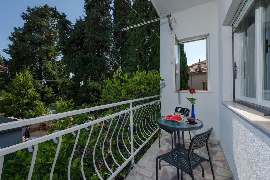 Garden Apartment Каштела Номер фото