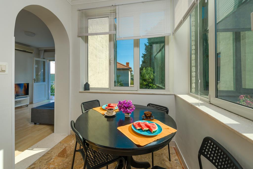 Garden Apartment Каштела Номер фото
