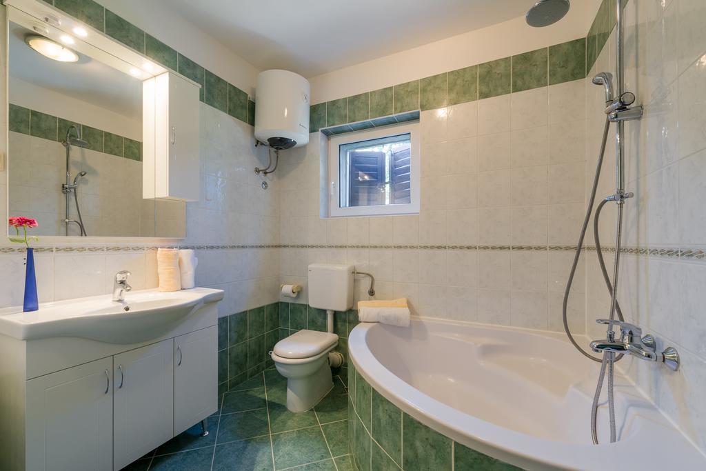 Garden Apartment Каштела Номер фото