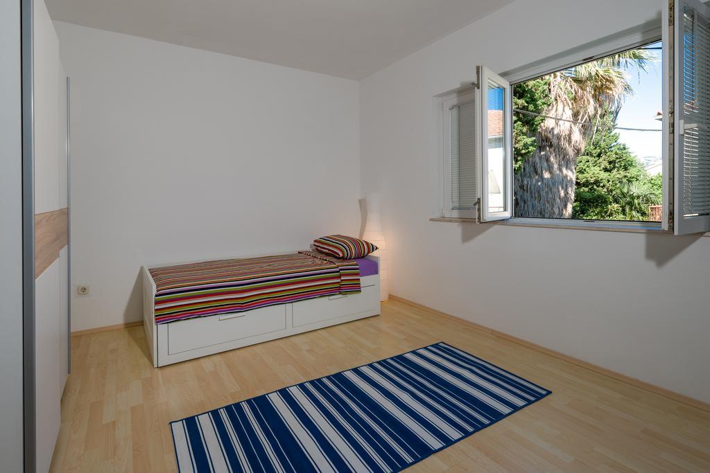 Garden Apartment Каштела Номер фото