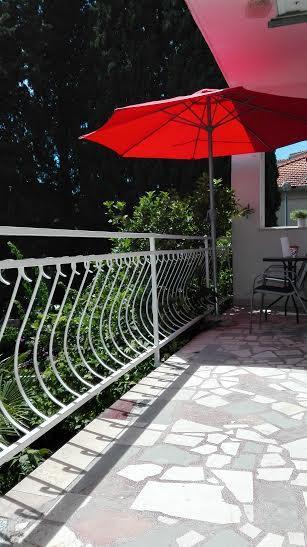Garden Apartment Каштела Экстерьер фото