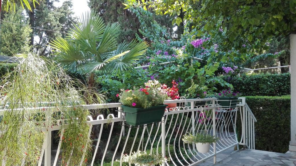 Garden Apartment Каштела Экстерьер фото