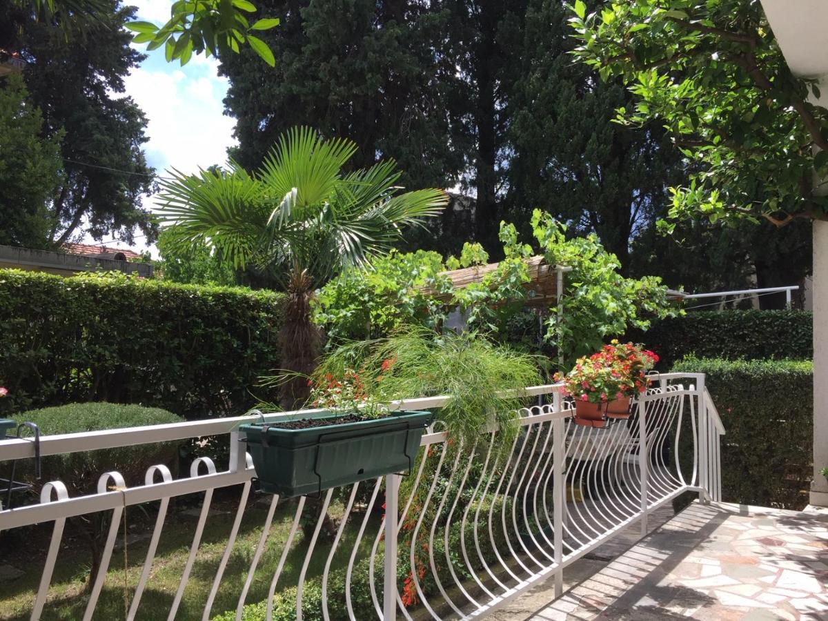 Garden Apartment Каштела Экстерьер фото